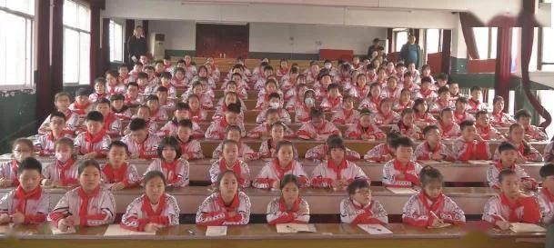 孩子因压力大而患抑郁症，这与家庭氛围有多大的关系？